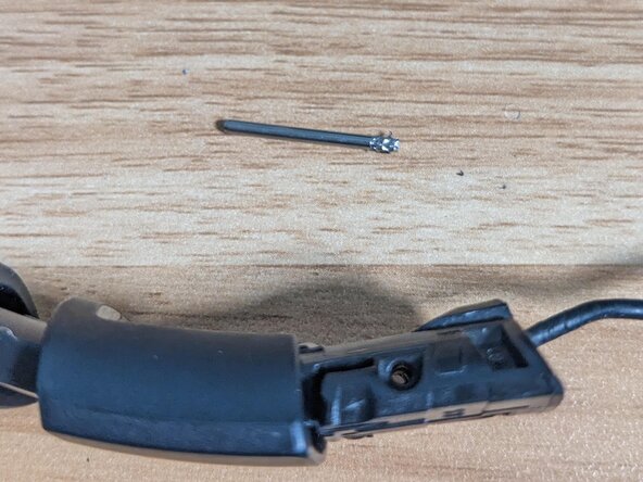 JBL Tune 510BT Ear cup holder replacement, Detach the holder from the headband: crwdns2935265:09crwdnd2935265:02crwdnd2935265:02crwdne2935265:0