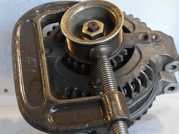 Honda CSC29 Stator Replacement: passo 10, immagine 2 di 2