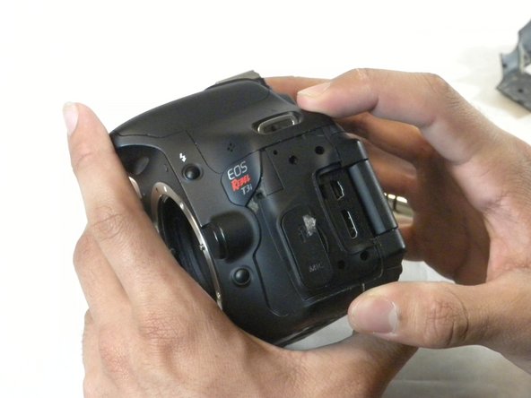 Canon EOS Rebel T3i Motherboard Replacement, Motherboard: crwdns2935265:04crwdnd2935265:02crwdnd2935265:02crwdne2935265:0