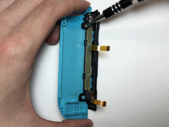 Left Joy-Con Charging Rail Replacement: crwdns2935265:07crwdnd2935265:02crwdnd2935265:03crwdne2935265:0