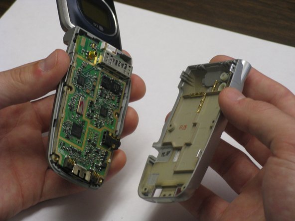 LG VX4400 Microphone Replacement: crwdns2935265:05crwdnd2935265:03crwdnd2935265:03crwdne2935265:0