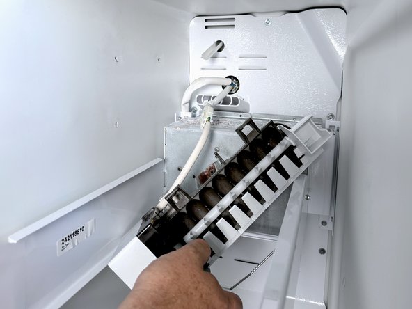 Frigidaire Side-By-Side Refrigerator Evaporator Fan Cover Removal, Reposition the ice maker: crwdns2935265:04crwdnd2935265:02crwdnd2935265:02crwdne2935265:0