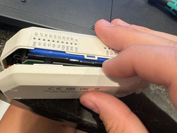 Putting On A Transparent Shell On Flipper Zero, Taking Off The Back Shell: crwdns2935265:03crwdnd2935265:02crwdnd2935265:03crwdne2935265:0