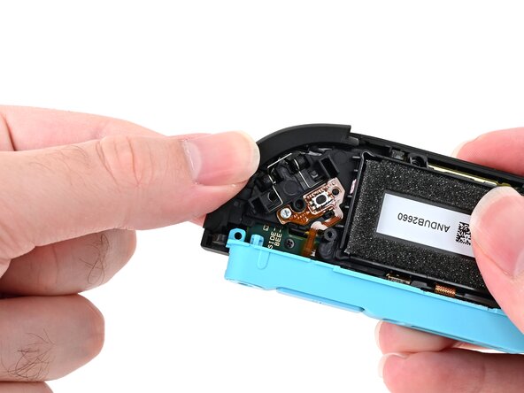 Joy-Con 2 (Left) Joystick Replacement, Install the bumper: crwdns2935265:043crwdnd2935265:03crwdnd2935265:03crwdne2935265:0