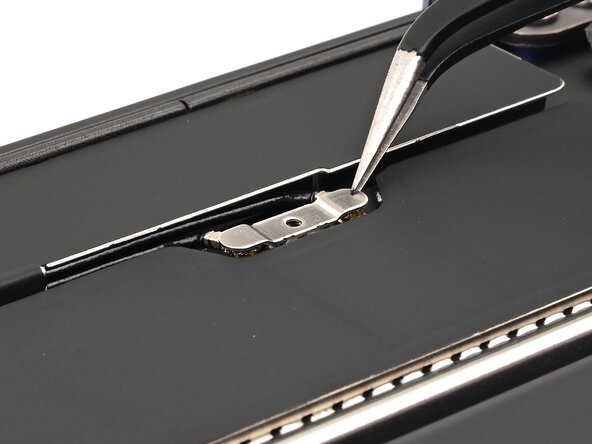 MacBook Neo Logic Board Replacement: step 9, image 1 of 2