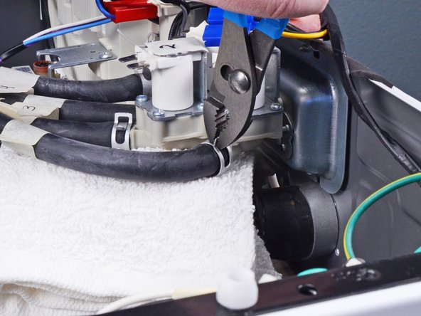 LG WM3050CW Inlet Valve Assembly Replacement: crwdns2935265:08crwdnd2935265:02crwdnd2935265:03crwdne2935265:0