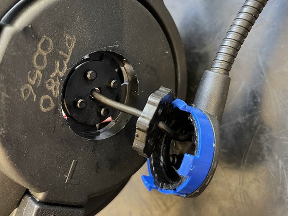 Beyer Dynamic DT280/DT290 Microphone Teardown, Remove the boom arm: crwdns2935265:05crwdnd2935265:02crwdnd2935265:03crwdne2935265:0