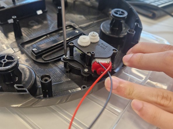 YT-88 Automatic Intelligent Sweeping Robot Full Disassembly, Removing the driving assembly: crwdns2935265:014crwdnd2935265:02crwdnd2935265:03crwdne2935265:0