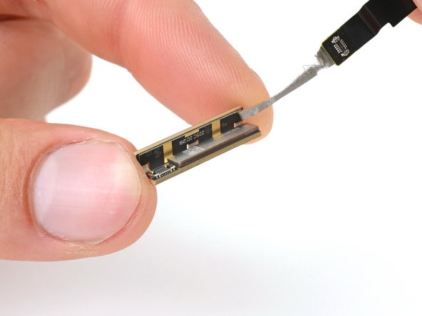 Google Pixel 8a 5G mmWave Antenna Replacement, Remove the 5G mmWave antenna cable: 手順 40、 3の画像 3