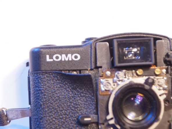 Lomo LC-A: fixing the exposure / picture counter, Remove the leather cover: crwdns2935265:03crwdnd2935265:02crwdnd2935265:03crwdne2935265:0