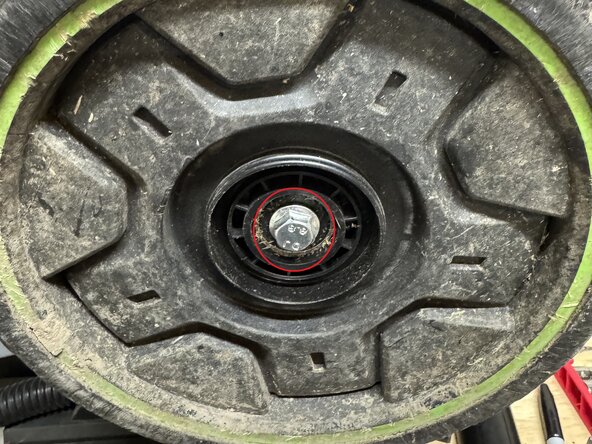 EGO LM2130SP Self-Propelled Unit Replacement, Remove the Rear Wheels: crwdns2935265:04crwdnd2935265:02crwdnd2935265:03crwdne2935265:0