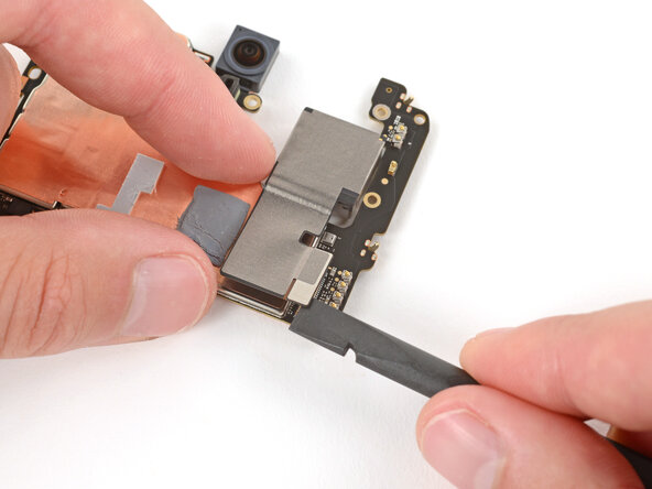 Google Pixel 9a Logic Board Replacement: passo 29, immagine 2 di 3