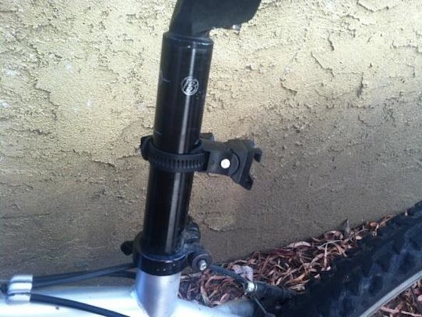 Trek 820 Tail Light Mounting Bracket Replacement: crwdns2935265:04crwdnd2935265:02crwdnd2935265:02crwdne2935265:0