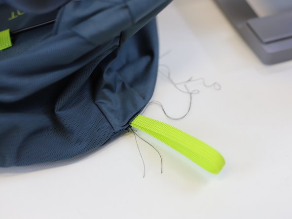 How to Fix a Broken Loop in a Backpack, Stitch the loop in place: crwdns2935265:05crwdnd2935265:03crwdnd2935265:03crwdne2935265:0