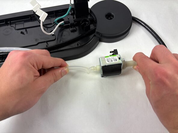 Nespresso Vertuo Next Lower Water Line Replacement: crwdns2935265:04crwdnd2935265:03crwdnd2935265:03crwdne2935265:0