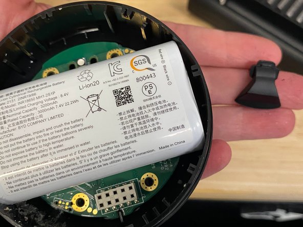 Ember Mug Battery (14 oz model) Replacement, Remove the Plastic Clip: crwdns2935265:05crwdnd2935265:02crwdnd2935265:02crwdne2935265:0