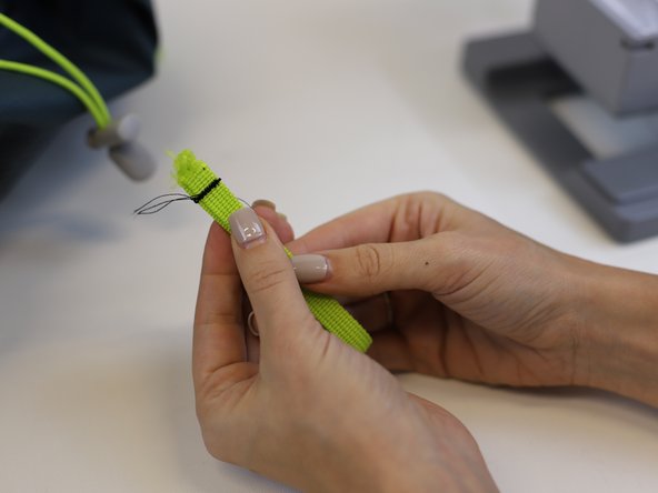 How to Fix a Broken Loop in a Backpack, Start stitching: crwdns2935265:03crwdnd2935265:03crwdnd2935265:03crwdne2935265:0