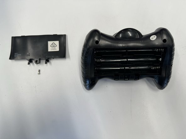 2.4ghz remote control helicopter Teardown, Removing Battery Access: crwdns2935265:03crwdnd2935265:02crwdnd2935265:03crwdne2935265:0