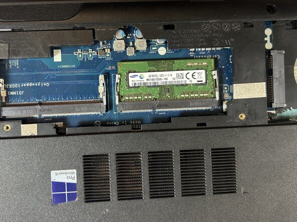 Dell Latitude 3540 Ram Replacement: step 4, image 1 of 3