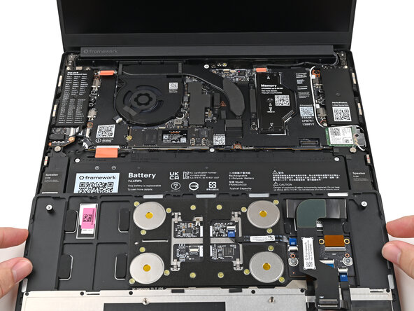 Framework Laptop 13 Pro Wi-Fi Module Replacement, Position the Input Cover: passo 16, imagem 1 %32