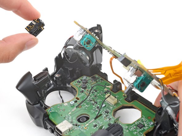 Scuf Instinct Pro Buttons Replacement, Remove the headset jack: stap 22, afbeelding 2 van 3