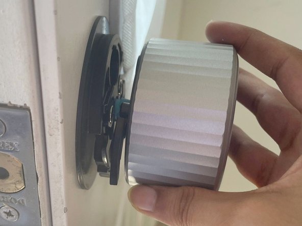 How to Replace a Manual Door Lock With An August (4th Gen.) Smart Lock: 步骤 7 中的图像 2，3