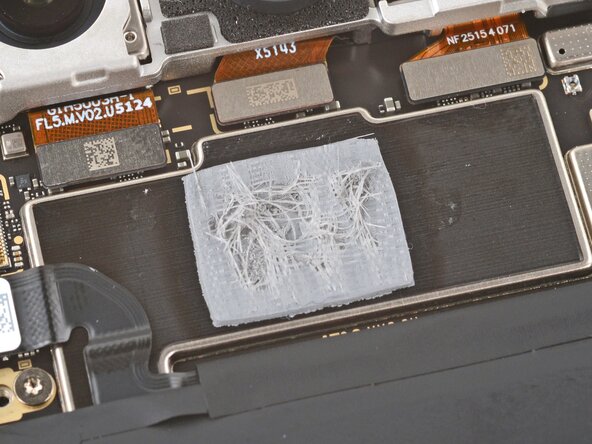 Google Pixel 10 Rear Cameras Replacement, Check the thermal pad: 31 단계, 이미지 3개 중 1개