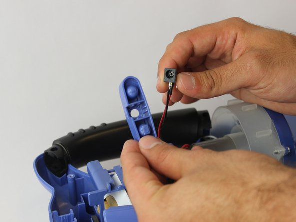 Shark Cordless Pet Perfect Charging Port Replacement: crwdns2935265:03crwdnd2935265:03crwdnd2935265:03crwdne2935265:0