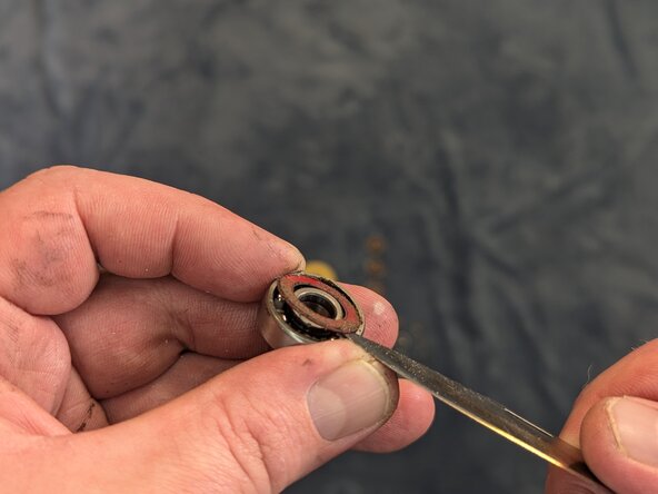 How to Clean and Lubricate Skateboard Bearings: 3 단계, 이미지 3개 중 2개