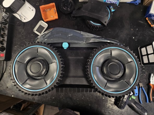 Aiper Seagull Pro: Button bearing replacement, Other side's wheels: crwdns2935265:05crwdnd2935265:01crwdnd2935265:03crwdne2935265:0