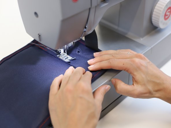 How to Fix a Broken Seam in a Camping Chair, Start sewing: crwdns2935265:04crwdnd2935265:02crwdnd2935265:03crwdne2935265:0