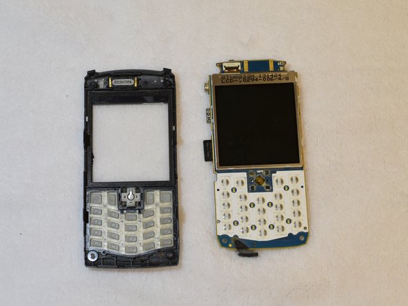Blackberry 8110 Display Replacement, Removing the front panel.: crwdns2935265:07crwdnd2935265:02crwdnd2935265:02crwdne2935265:0
