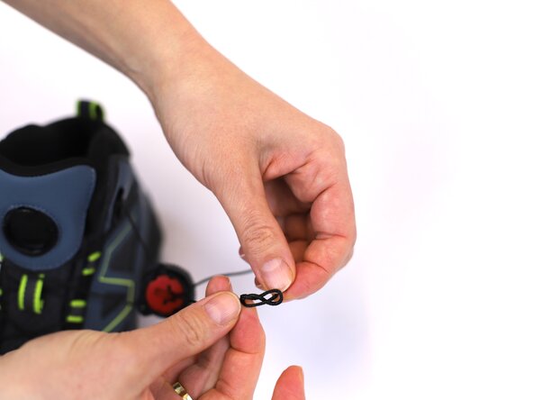 How to Replace a Dial-Lace System in a Hiking Boot, Continue knotting: crwdns2935265:018crwdnd2935265:02crwdnd2935265:03crwdne2935265:0