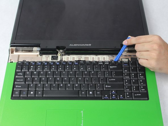 Alienware Aurora M9700 Screen Replacement: crwdns2935265:04crwdnd2935265:02crwdnd2935265:03crwdne2935265:0