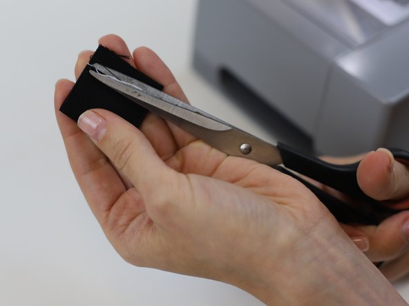 How to Replace a "Strap Keeper" in a Backpack, Stitch the "strap keeper": crwdns2935265:04crwdnd2935265:03crwdnd2935265:03crwdne2935265:0