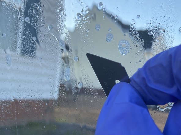 Removing Aftermarket Vehicle Window Tinting: crwdns2935265:09crwdnd2935265:02crwdnd2935265:02crwdne2935265:0