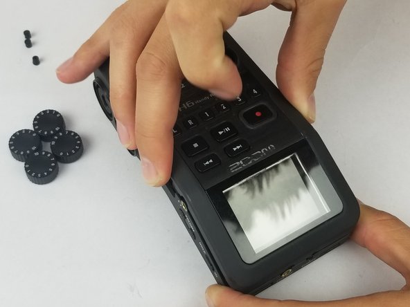 Zoom H6 Handy Recorder Battery Terminal Replacement: crwdns2935265:07crwdnd2935265:02crwdnd2935265:03crwdne2935265:0