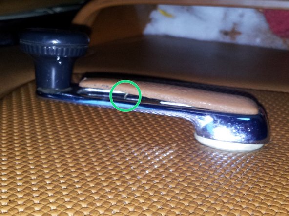 Disassembling Mercedes W123 Door Panel: crwdns2935265:08crwdnd2935265:02crwdnd2935265:03crwdne2935265:0