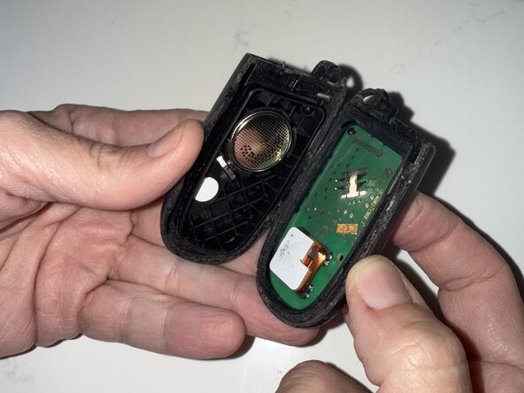 2018 Jeep Compass Key Fob Battery Replacement: passo 5, immagine 1 di 1