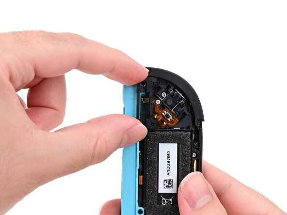 Joy-Con 2 (Left) Joystick Replacement, Install the bracket: crwdns2935265:045crwdnd2935265:02crwdnd2935265:03crwdne2935265:0