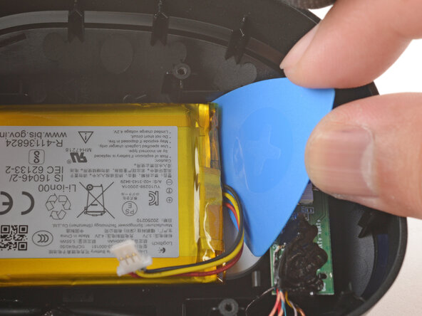 Logitech G522/A20 X Lightspeed Battery Replacement, Remove the battery: crwdns2935265:011crwdnd2935265:01crwdnd2935265:03crwdne2935265:0