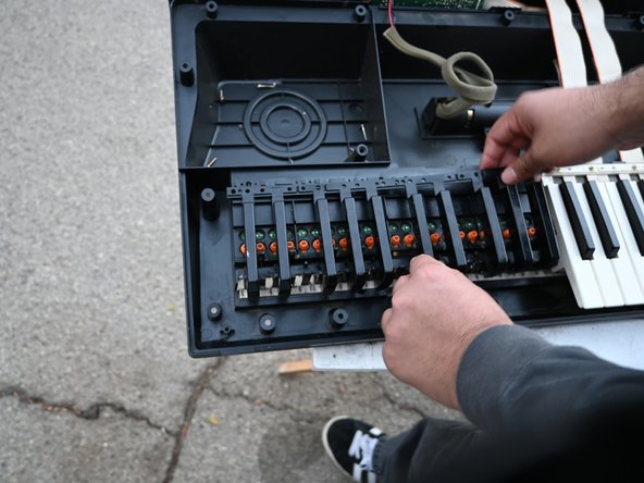 How to Fix Unresponsive Keys for an Optimus Concertmate 980: step 9, image 1 of 3