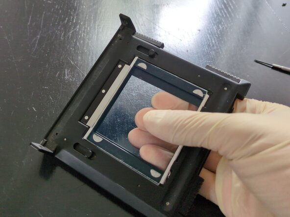 Miscellaneous Electronics Durst Sironeg glass inserts Replacement, Remove glass from carrier: crwdns2935265:02crwdnd2935265:01crwdnd2935265:02crwdne2935265:0