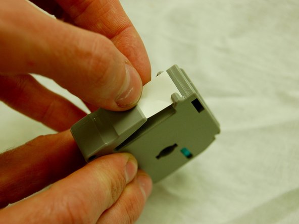 Fixing a Jammed Paper-Roll in your Brother PT-90 Personal Labeler: crwdns2935265:04crwdnd2935265:03crwdnd2935265:03crwdne2935265:0