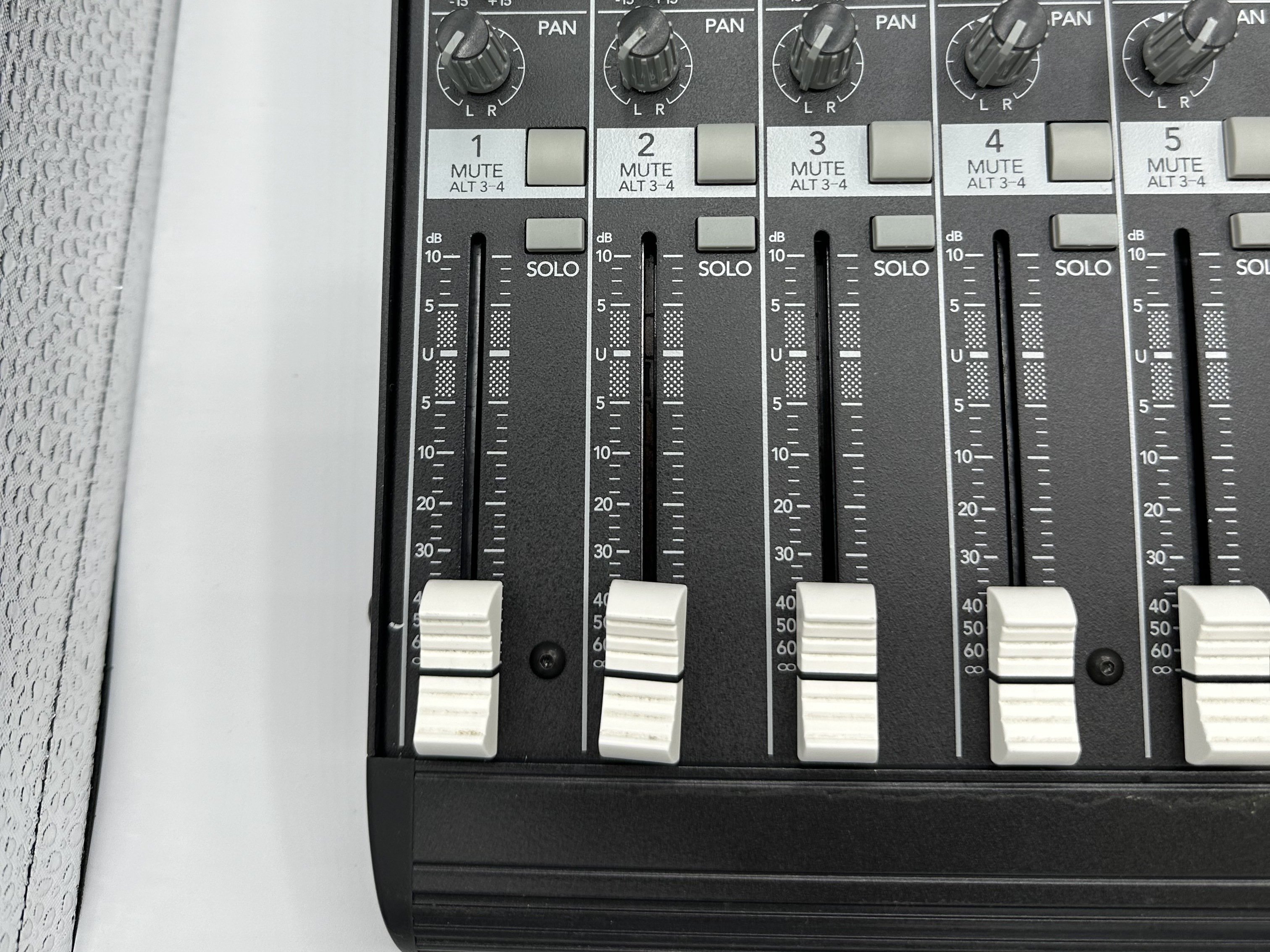 MACKIE 1402-VLZ /キャリングバッグついてます。 Mackie 1402VLZ4 14