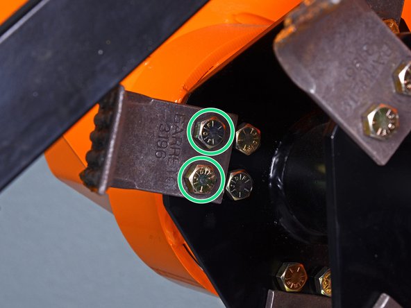 Barreto Tillers E1320HTRLR 2016 Tine Drive Motor Bearing Replacement, Remove the tine bolts: crwdns2935265:012crwdnd2935265:02crwdnd2935265:03crwdne2935265:0