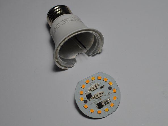 LED Light Bulb Teardown, Removing Circuit Board: crwdns2935265:04crwdnd2935265:02crwdnd2935265:03crwdne2935265:0