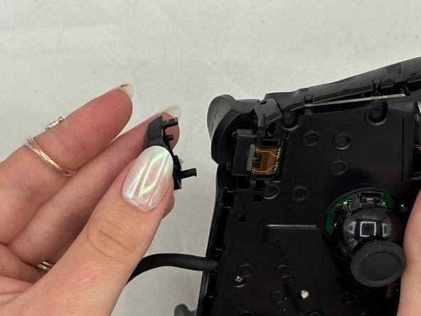 8BitDo Ultimate Wired Bumper Replacement: crwdns2935265:011crwdnd2935265:03crwdnd2935265:03crwdne2935265:0