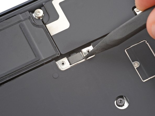 MacBook Air 15" 2023 Battery Replacement, Disconnect the right speaker: crwdns2935265:014crwdnd2935265:02crwdnd2935265:03crwdne2935265:0