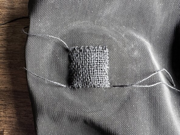 Woven Darning with a Speedy Weave, Remove the weaving rig: crwdns2935265:013crwdnd2935265:03crwdnd2935265:03crwdne2935265:0